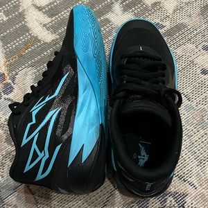 Boys Lamelo ball basketball shoes